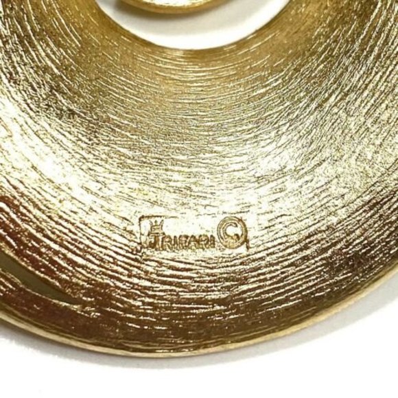 Vintage Crown Trifari Brooch And Earrings Gold Brushed Swirls  Matching Set - Picture 8 of 8